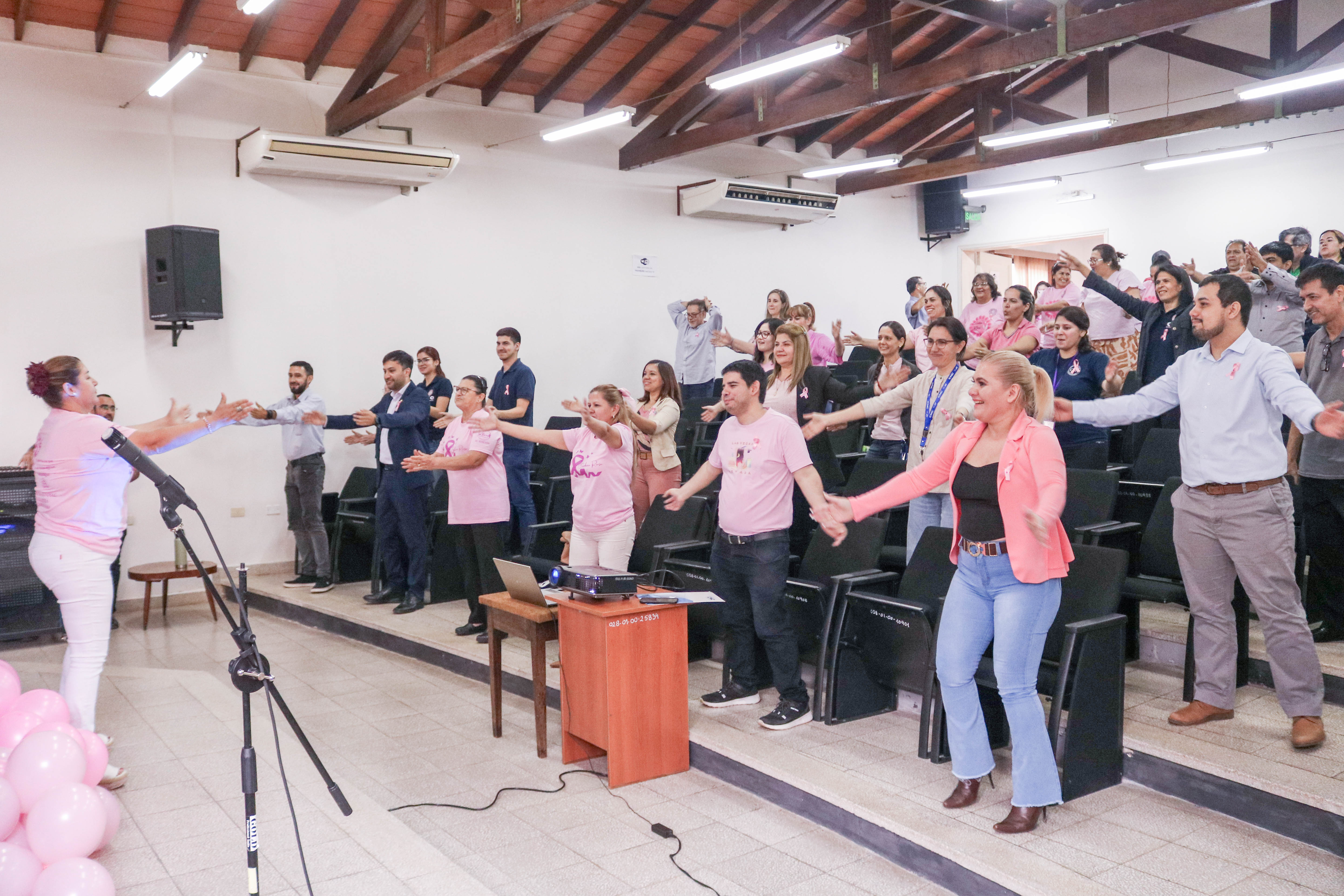 Momentos de la charla y la pausa activa luego de la charla realizada con el apoyo de «Tía Normi».