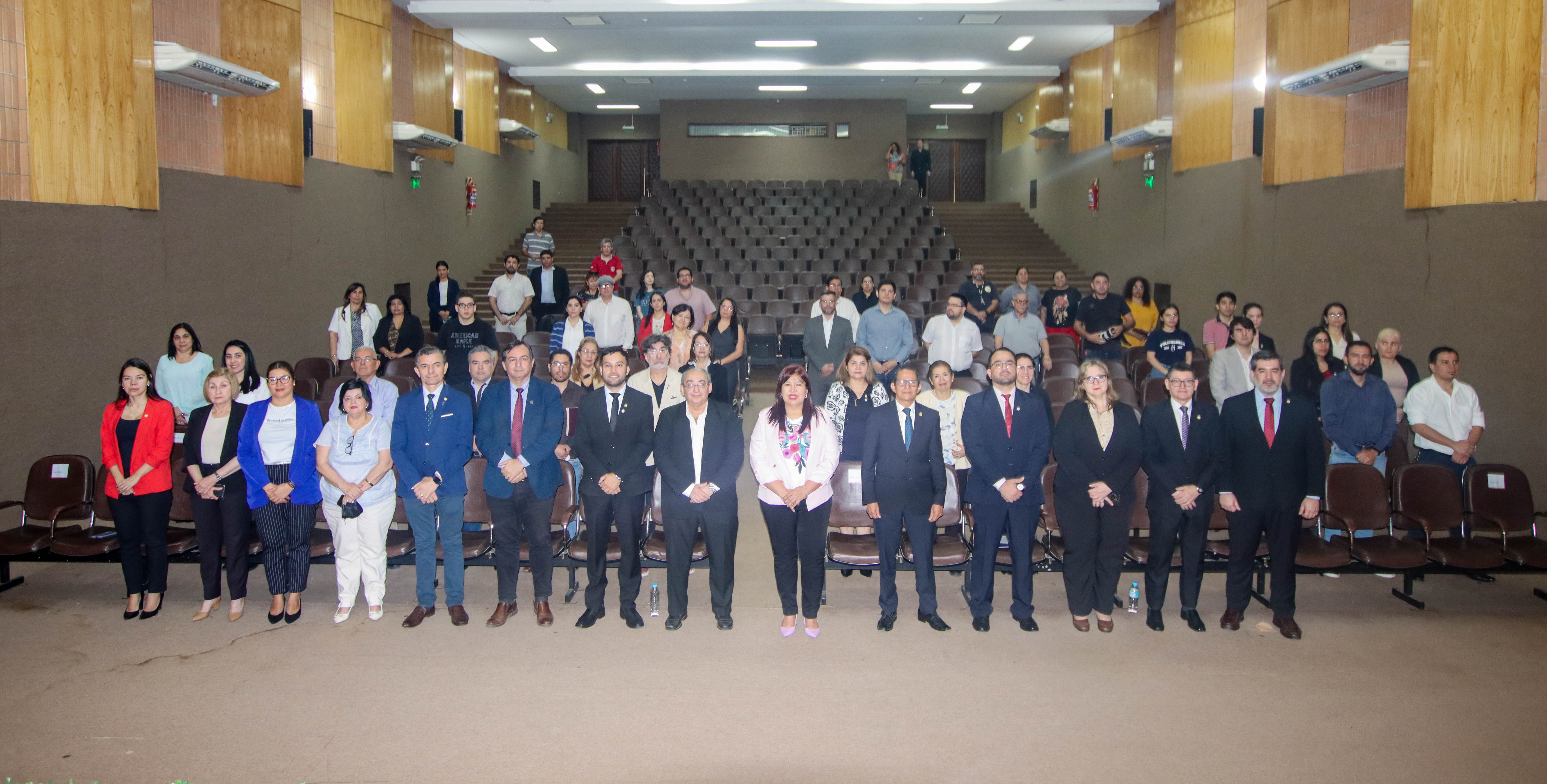 
       Autoridades y participantes de las Jornadas Académicas de Inteligencia Artificial y sus aplicaciones. Foto: Gentileza. DRI, UNA.
