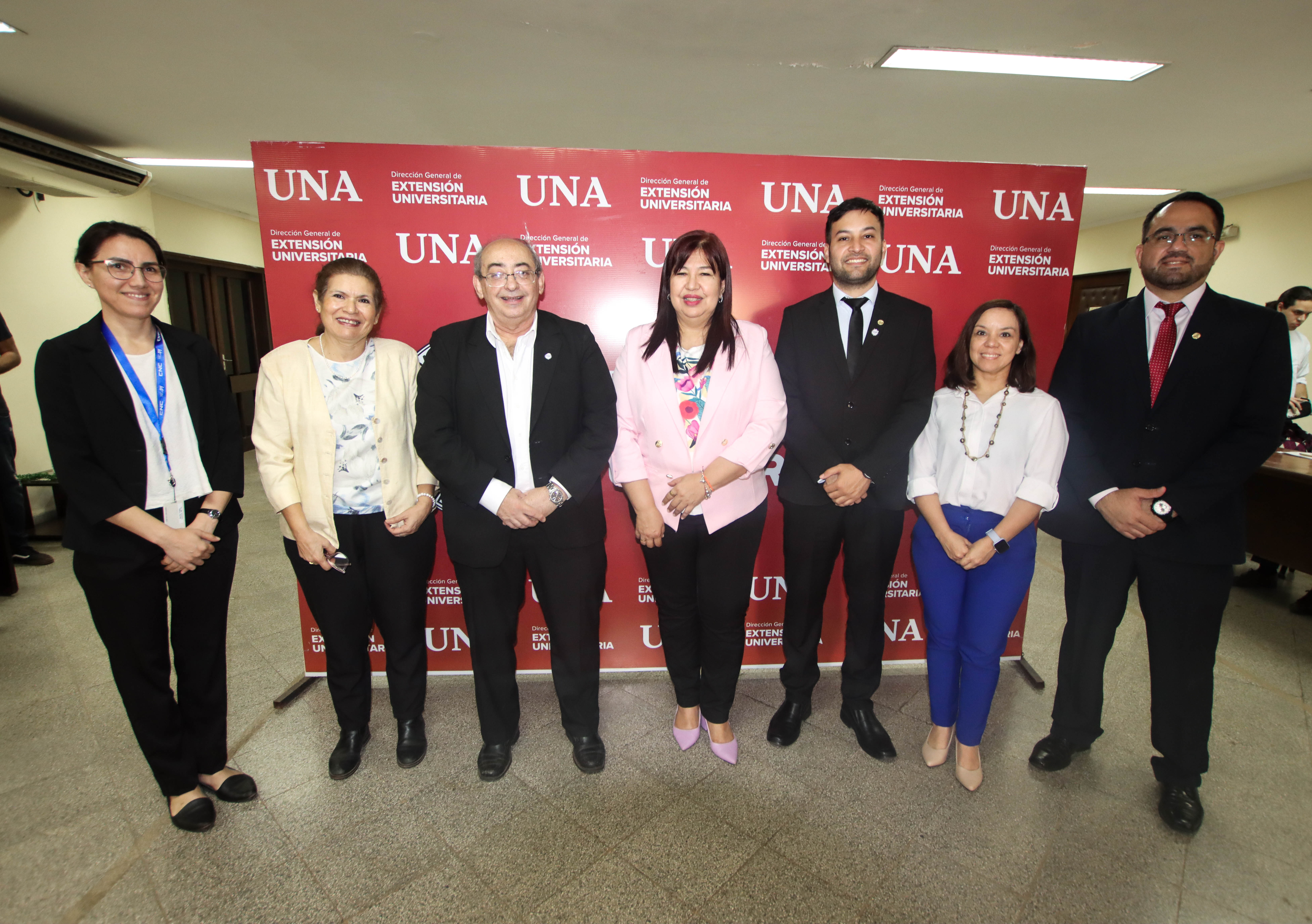 Autoridades presentes del CNC-UNA, Prof. Dra. Zully Vera de Molinas, rectora de la UNA y el Dr. Benjamín Barán, Ministro - Presidente del Consejo 
        Nacional de Ciencia y Tecnología - CONACYT, en las Jornadas Académicas de Inteligencia Artificial y sus aplicaciones. Foto: Gentileza. DRI, UNA.
