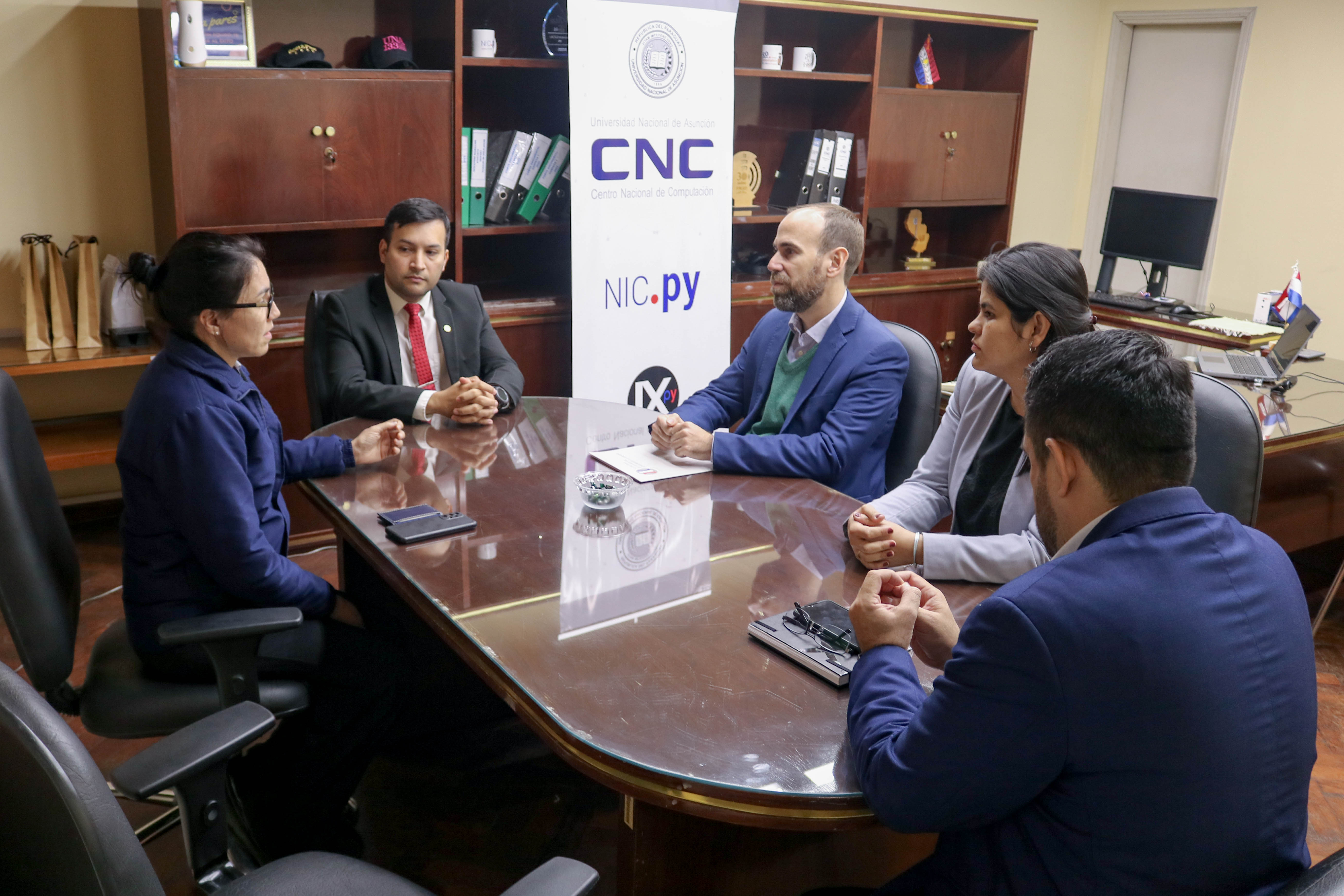 Directivos de SEDECO y del CNC durante reunión. Foto: CNC, UNA.