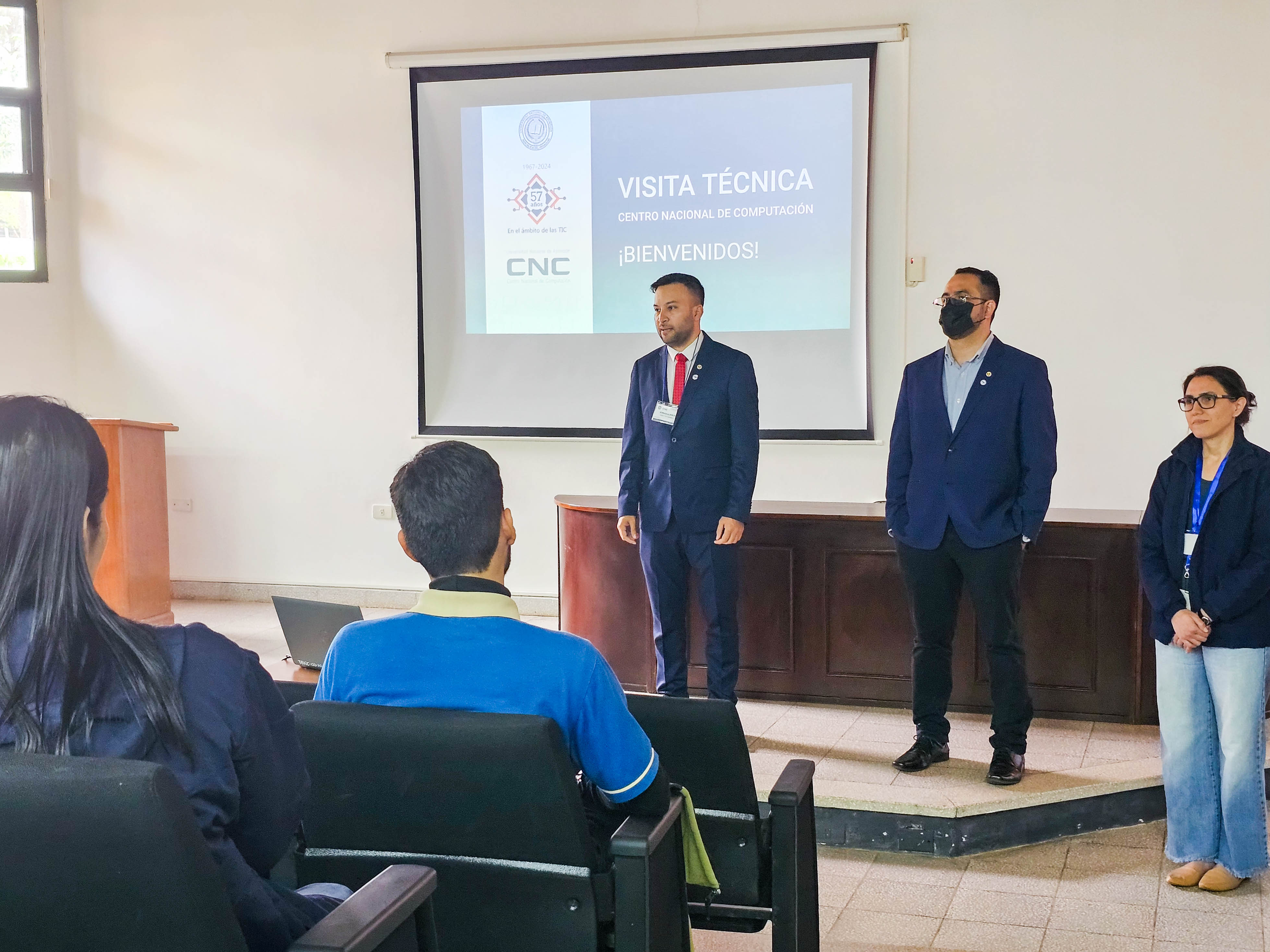 Lic. Adrián Almirón, Director General del CNC, durante la bienvenida a los estudiantes del CEVV.
